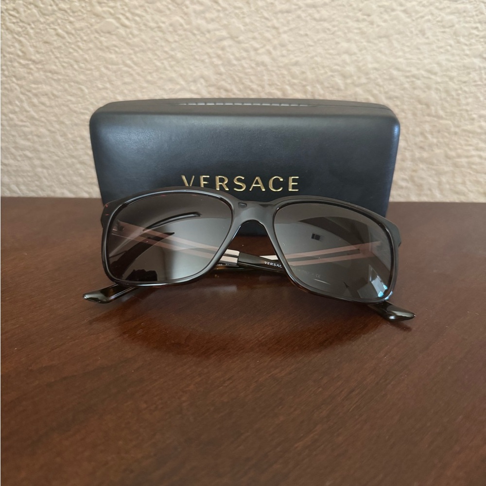 Versace sunglasses VE 4307 108/73 great condition. Authentic.